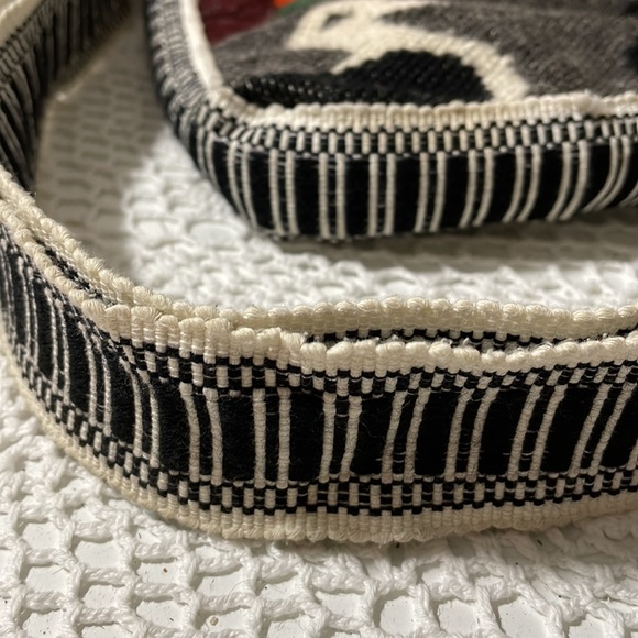 Vintage Woven embroidered purse - Picture 3 of 6